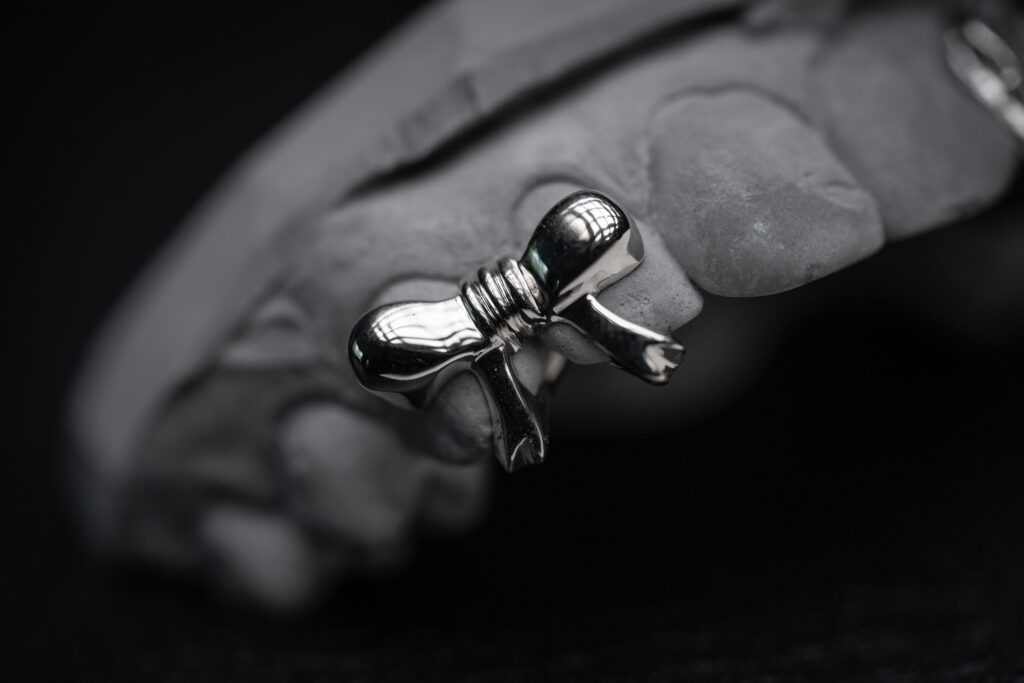 GH Jewelry - ribbon silver