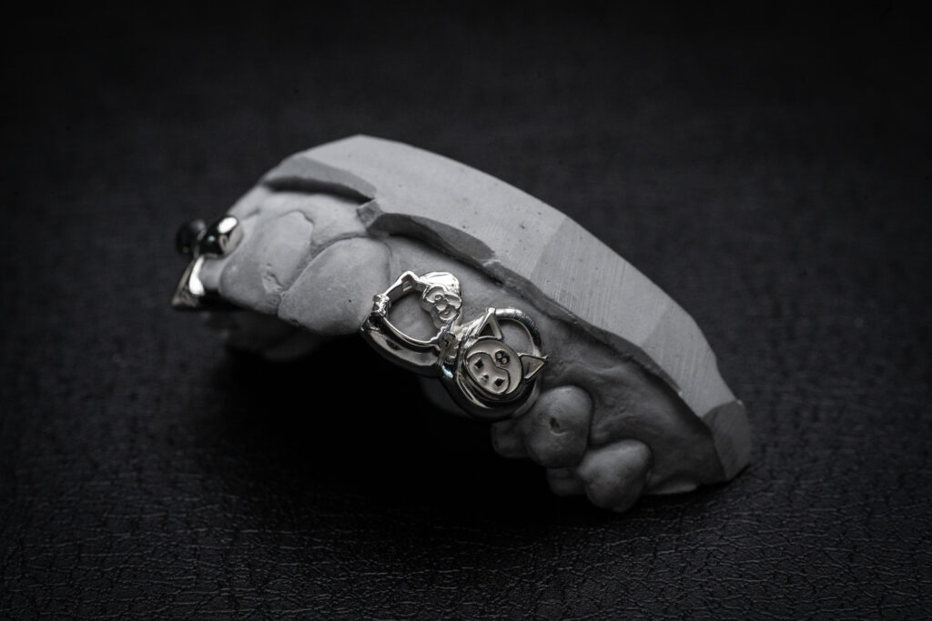 Custom Grillz met Hello Kitty & Kuromi design in zilver